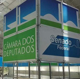 Displays, totens e quiosques